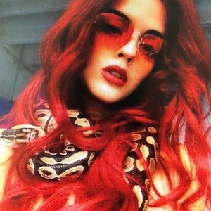 Meet your Posher, Yibi